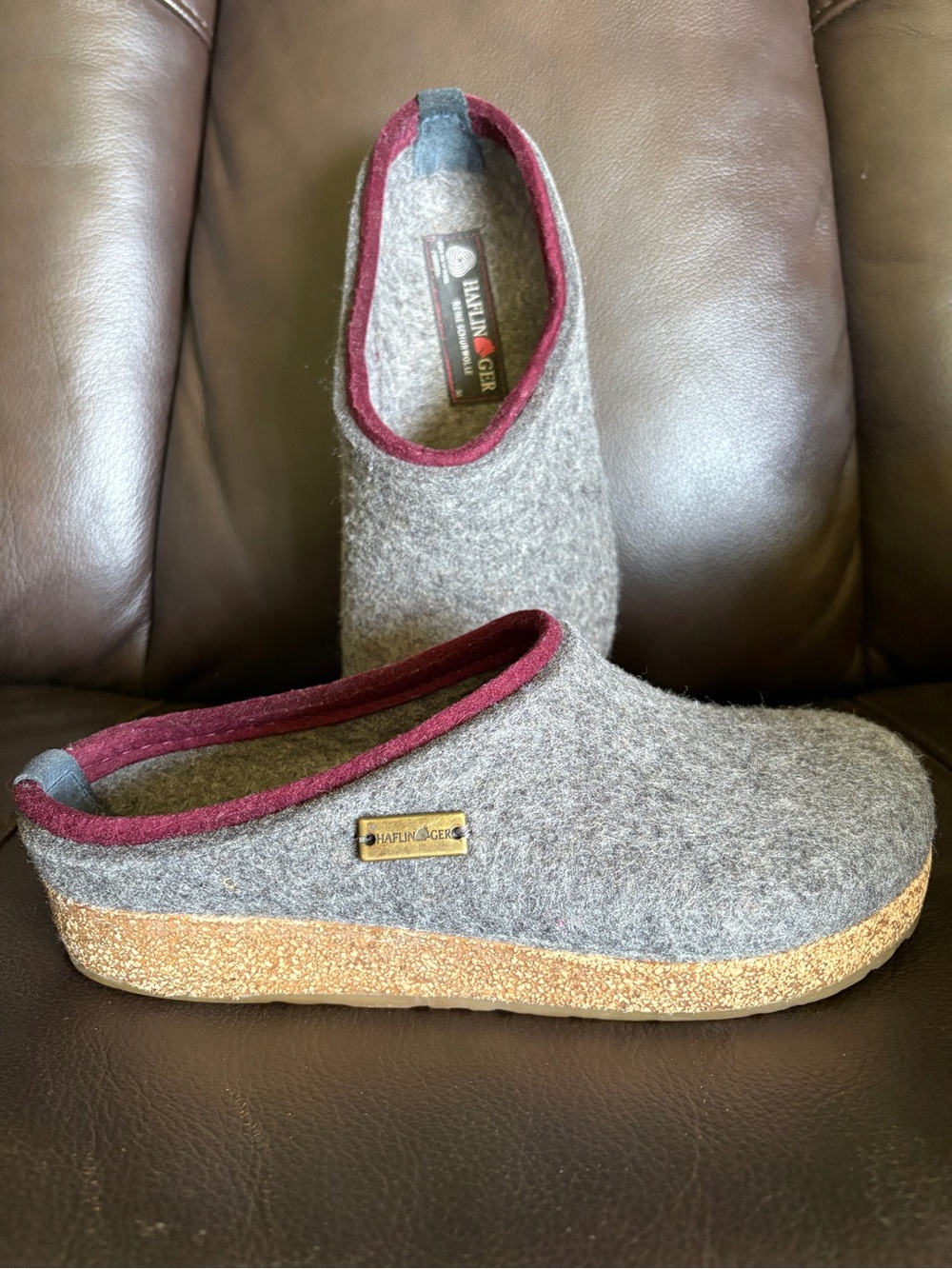 Haflinger Gray Felt Clog with Burgundy trim.
Premium Quality
Premium Comfort